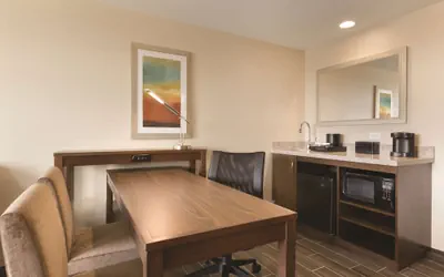Photo 5 - Embassy Suites by Hilton Akron Canton Airport