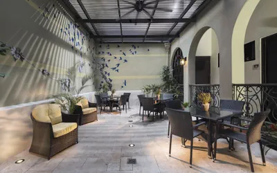 Photo 4 - Decanter Hotel
