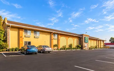 Quality Inn & Suites near Downtown Bakersfield
