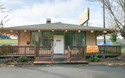 Photo 3 - Centralia Inn