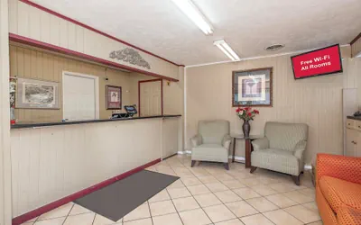 Photo 3 - Red Roof Inn Starkville - University