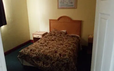 Photo 4 - Economy Inn Antioch