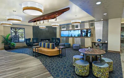 Photo 2 - Oxford Suites Bellingham