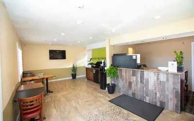 Photo 2 - Budget Inn