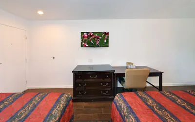Photo 4 - Budget Inn