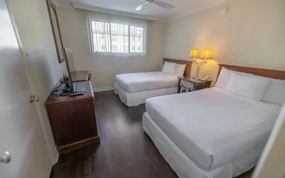 Photo 5 - Cal Mar Hotel Suites