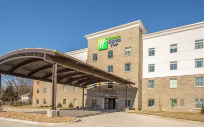 Photo 2 - Holiday Inn Express & Suites Shawnee-Kansas City West by IHG