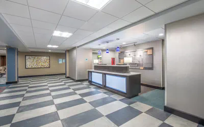 Holiday Inn Express & Suites Shawnee-Kansas City West by IHG