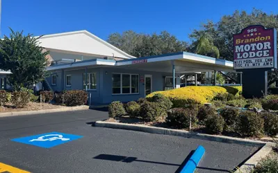 Photo 2 - Brandon Motor Lodge