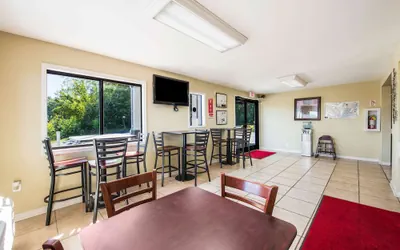 Photo 5 - Econo Lodge Waynesville