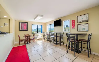 Photo 4 - Econo Lodge Waynesville