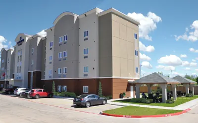 Photo 2 - Candlewood Suites Bay City by IHG