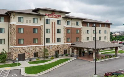 Photo 2 - Hawthorn Suites by Wyndham Wheeling at the Highlands