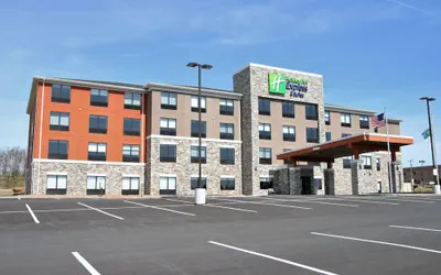 Photo 2 - Holiday Inn Express & Suites Clarion by IHG