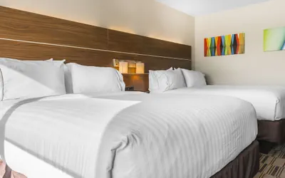 Photo 3 - Holiday Inn Express & Suites Clarion by IHG
