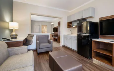Photo 2 - MainStay Suites John Wayne Airport by Choice Hotels