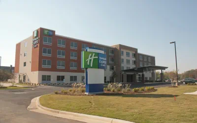 Photo 2 - Holiday Inn Express & Suites Decatur by IHG