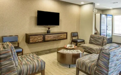 Photo 4 - MainStay Suites Midland