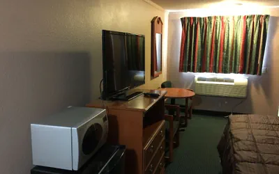 Photo 2 - Budget Inn