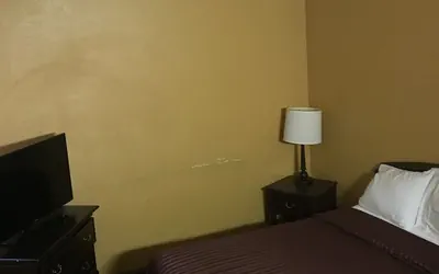 Photo 5 - Smokey Point Motor Inn