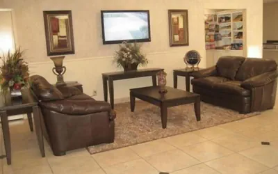 Photo 3 - Executive Inn