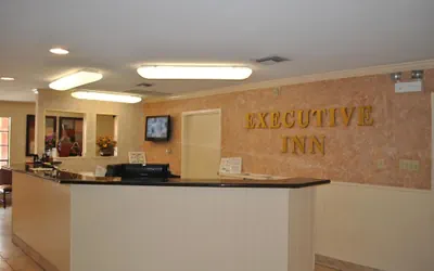 Photo 4 - Executive Inn