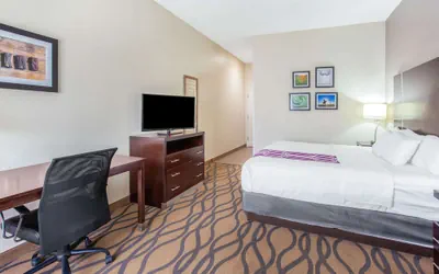Photo 5 - La Quinta Inn & Suites by Wyndham Luling