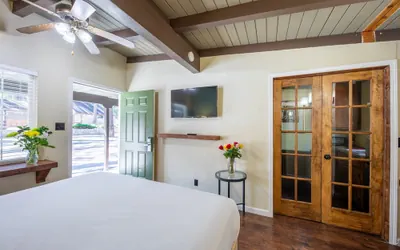 Photo 5 - Emerald Bay Lodge