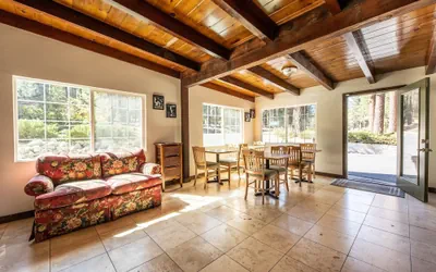 Photo 3 - Emerald Bay Lodge