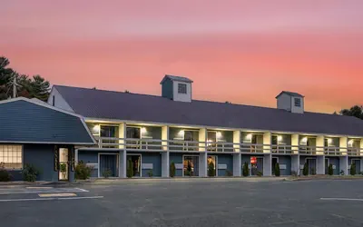 Photo 2 - Yankee Clipper Inn, SureStay Collection by Best Western