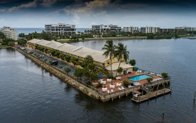 Photo 2 - Palm Beach Waterfront Suites