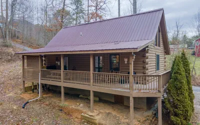 Photo 2 - Cozy Hot Tub Cabin!