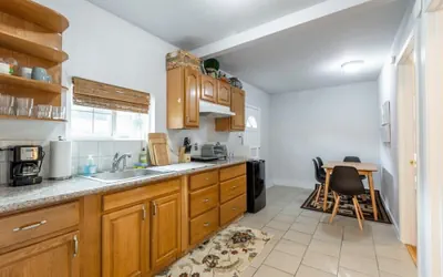Photo 3 - Marbella Lane - 2BR Guest House Dtwn RWC Pking