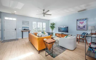 Modern 3-br Townhome w Private Backyard Near RTP