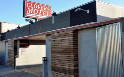 Photo 5 - CLOVER MOTEL