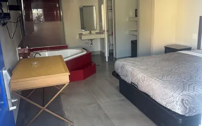 Photo 2 - CLOVER MOTEL