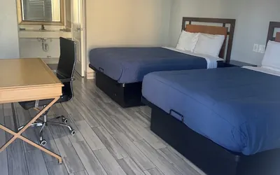 Photo 3 - CLOVER MOTEL