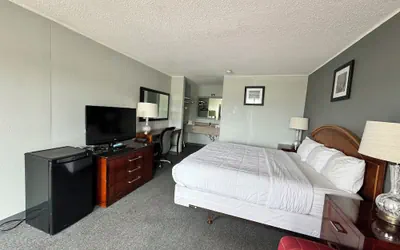 Photo 5 - Bayou Inn