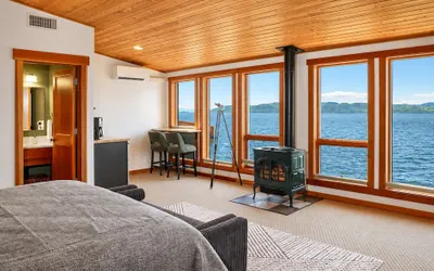 Photo 3 - HANTHORN Lofts on Pier 39