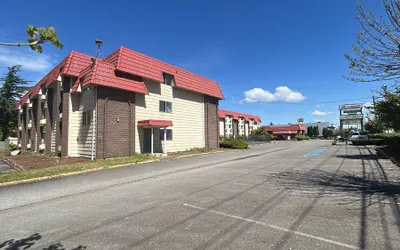 Photo 2 - Tacoma Port Inn Fife I-5