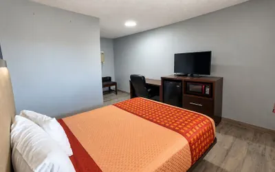 Photo 5 - Ada Inn & Suites