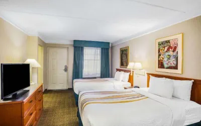 Photo 3 - La Vista Express- Formerly La Quinta