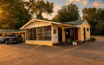 Photo 3 - Sunrise Inn Cordele GA Near I 75
