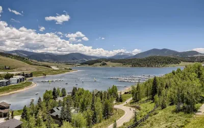 Photo 2 - Amazing Lake and Mountain Views!
