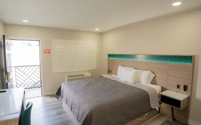 Photo 4 - Flamingo Motel