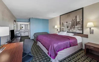 Photo 2 - Hotel Blue Baytown TX