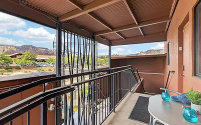 Photo 4 - Red Rock Duo by Avantstay - Sleeps 8, 2 Sedona Retreats With Mountain Views, Heart of West Sedona