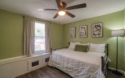 Photo 4 - Tropical Vibes LED Ambience Fast Wi-fi Sleeps 6