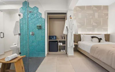 Photo 3 - The Weekender Hotel