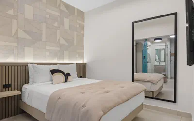 Photo 4 - The Weekender Hotel
